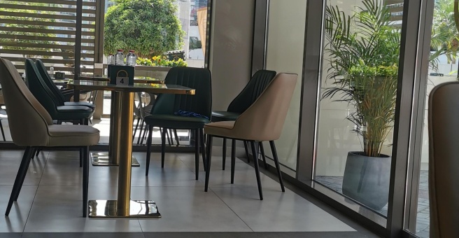 Фото номер 1 - Bench, restaurant and cafe - Dubai, UAE