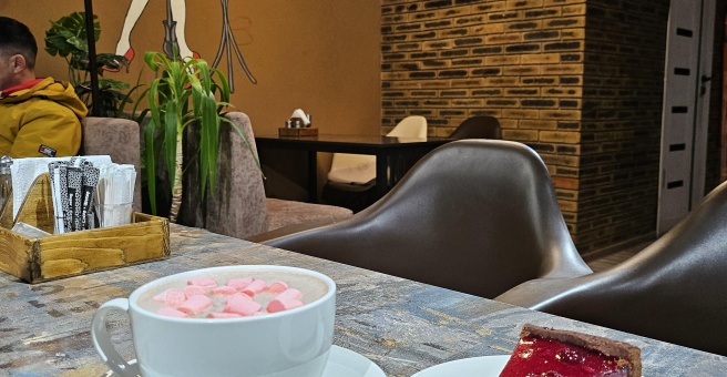 Фото номер 2 - Helens coffee & kitchen - Бишкек, Кыргызстан