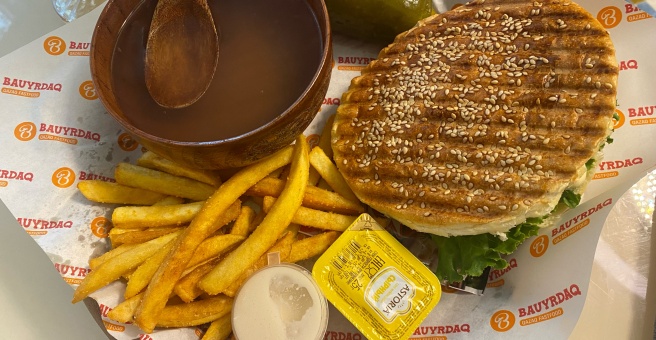 Фото номер 6 - Bauyrdaq Qazaq Fast-food, кафе национальной кухни - Алматы, Казахстан