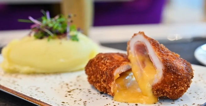 Фото номер 3 - L'Auberge, restaurant - Dubai, UAE